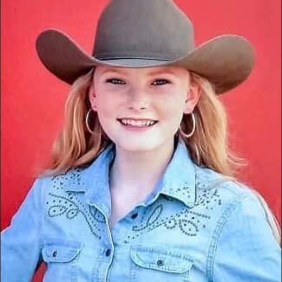 Meet your Posher, Crystal - Picture 2 of 4